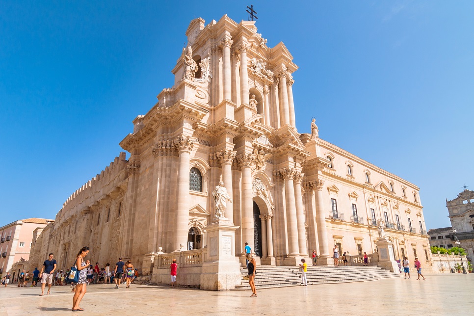 Questa immagine ha l'attributo alt vuoto; il nome del file è siracusa-ortigia-holiday-1.jpg